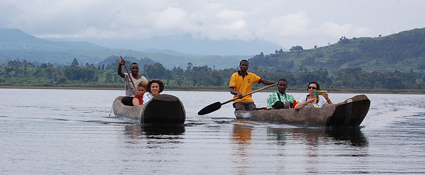 Canoë au Lac Mutanda